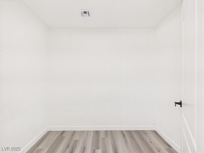 Building Photo - 5610 N Linda St