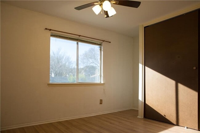 Building Photo - 5912 Shreveport Dr