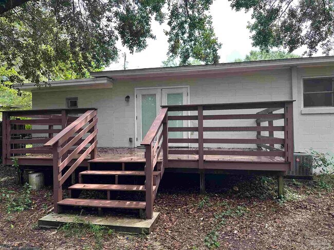 Building Photo - 912 Clearview Ave