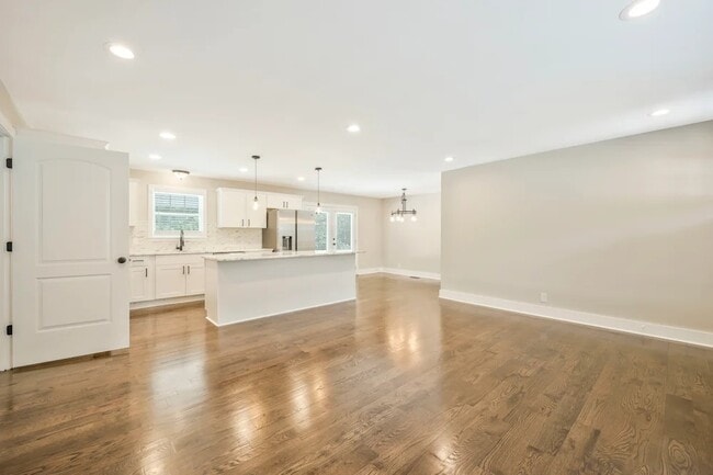 Building Photo - 5008 Suter Dr