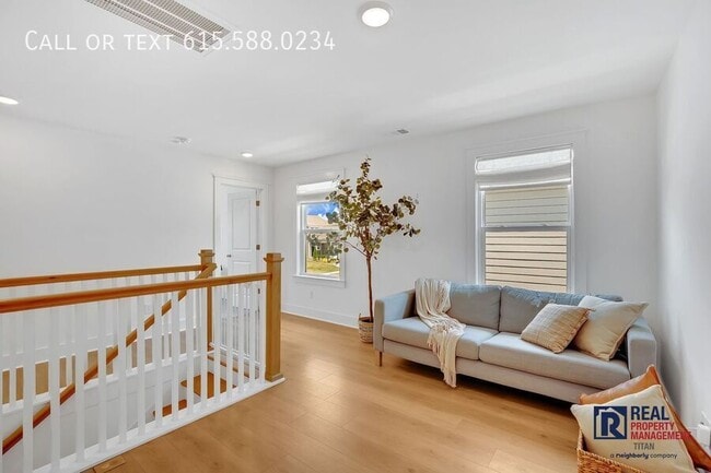 Building Photo - 613 Conifer Dr