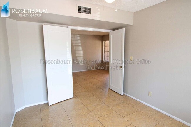 Building Photo - 925 N College Ave