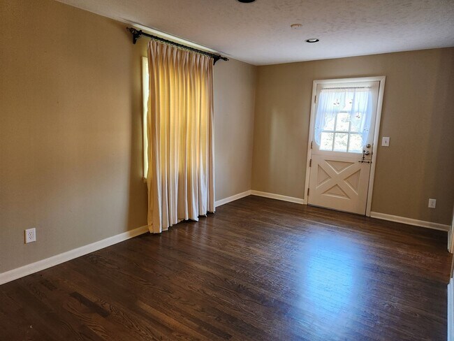 Building Photo - 104 Linwood Dr