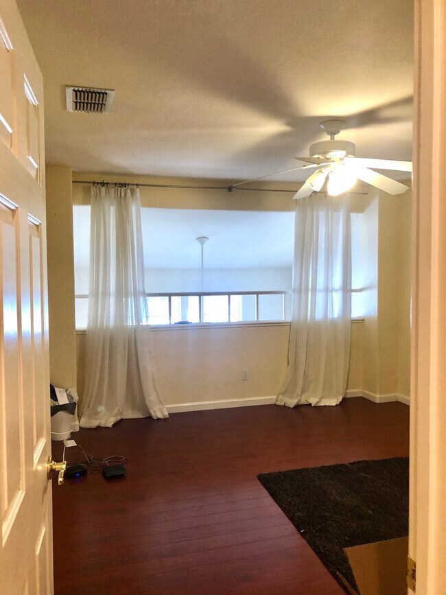 Building Photo - Davis - Centrally Located Home