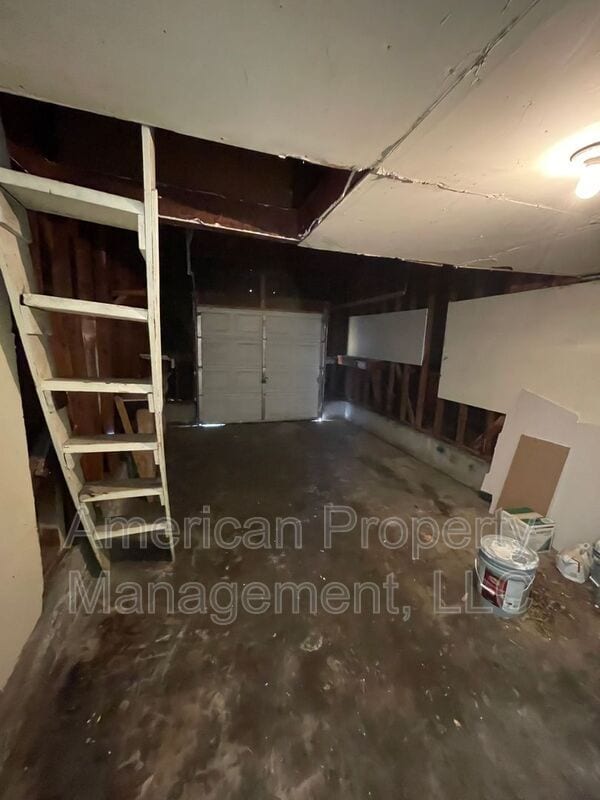 Building Photo - 2405 N Urbana Ave