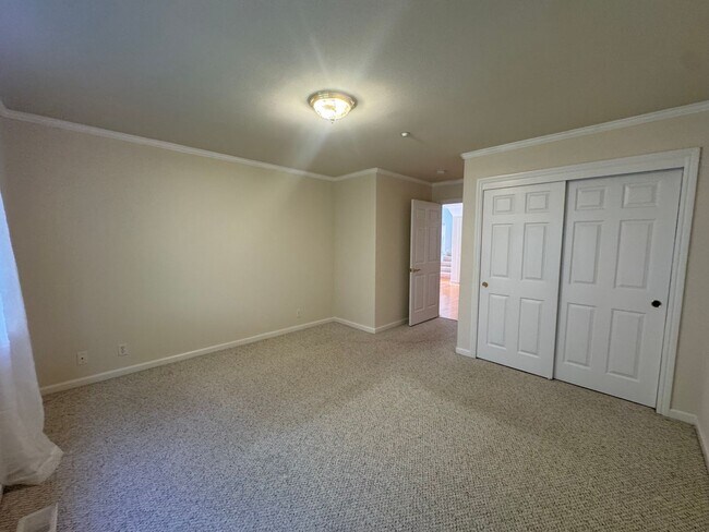 Building Photo - Ocean view home on the hill in Santa Cruz!