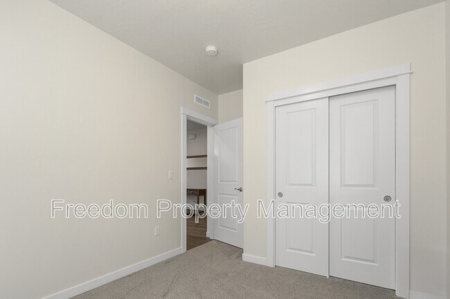 Building Photo - 6218 W los Flores Dr