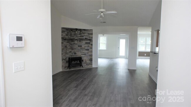 Building Photo - 2309 Ivy Run Dr