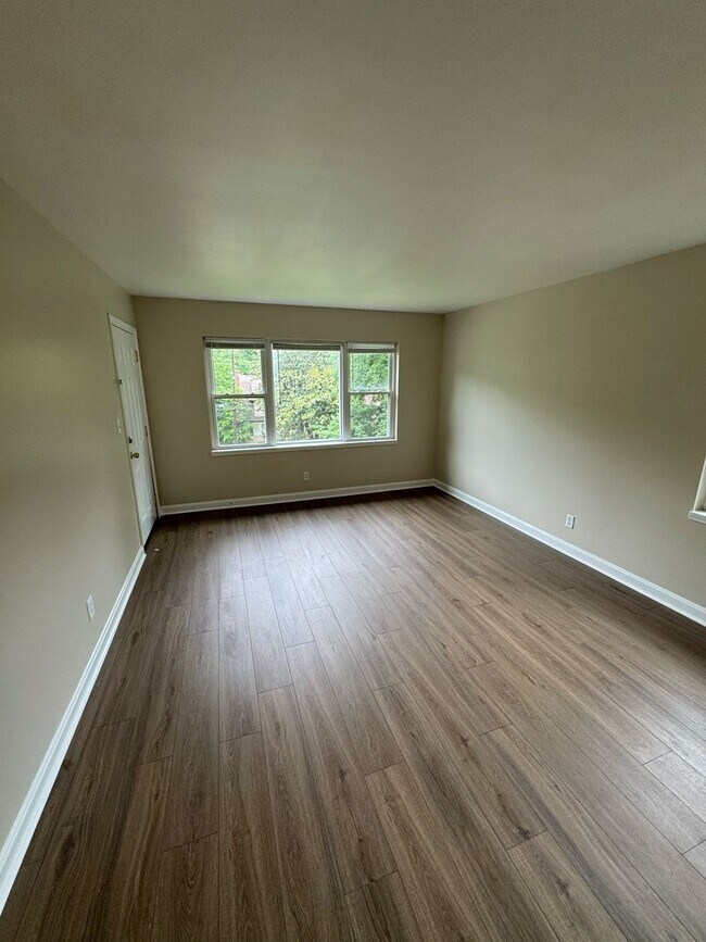 Building Photo - 2711 Brownsboro Rd