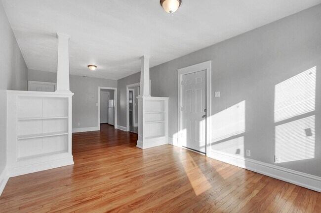 Building Photo - Spoonful of Studio Space!