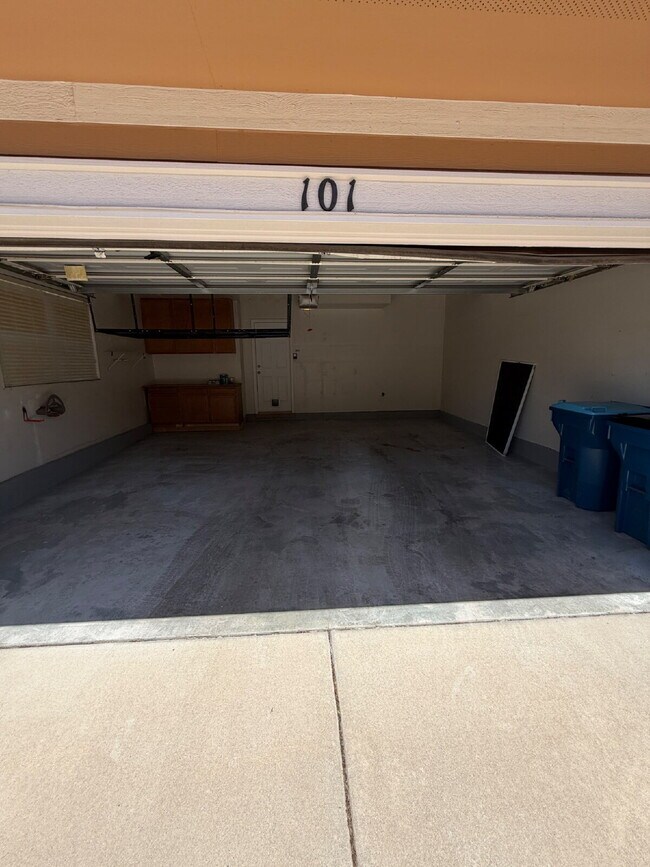 Building Photo - "Spacious 2-Bed Condo with 2.5 Baths in Aurora – Your Dream Home Awaits