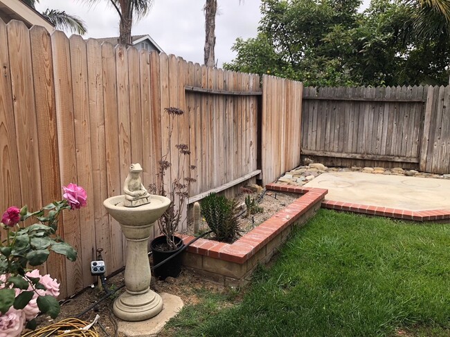 Building Photo - Beautiful East End Ventura Home