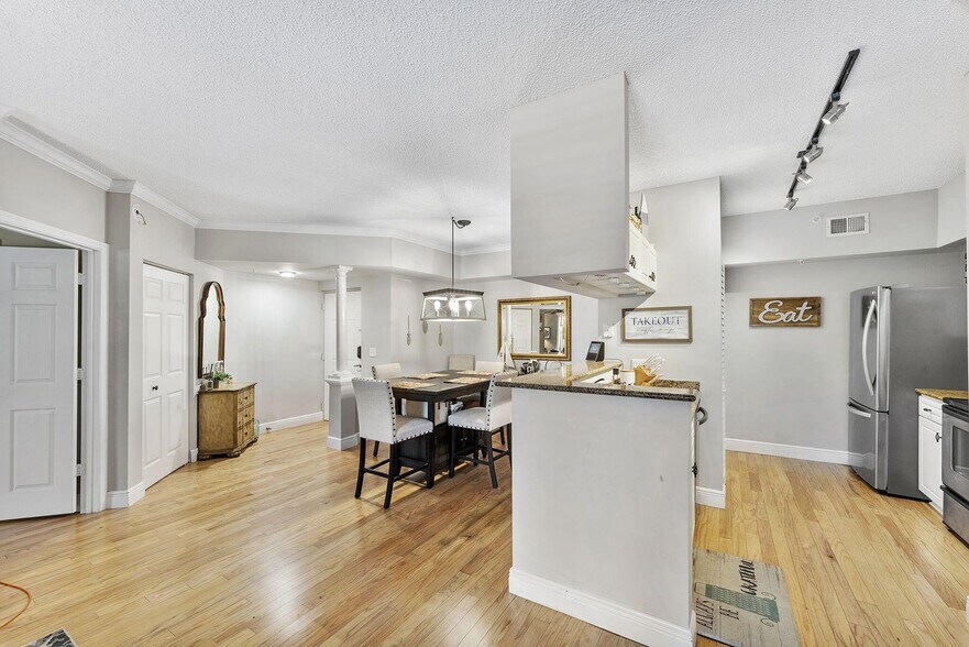 Building Photo - 2218 Tuscany Way