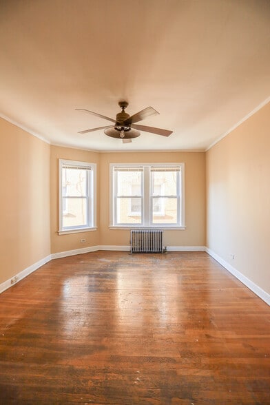 Building Photo - 5939 N Northwest Hwy