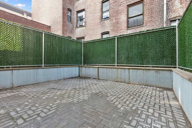 Building Photo - 384 Audubon Ave