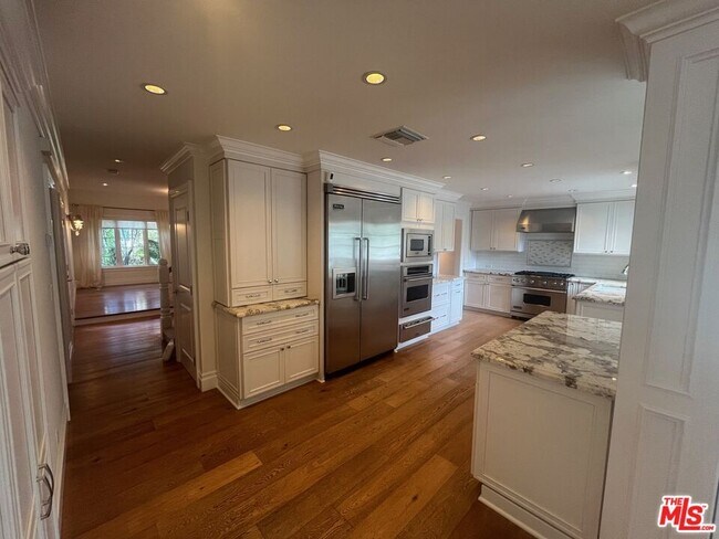 Building Photo - 1419 Avenida de Cortez