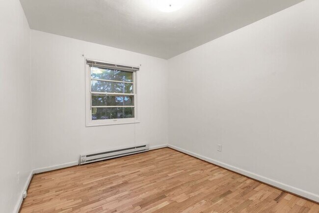 Building Photo - 6614 E Burnside St