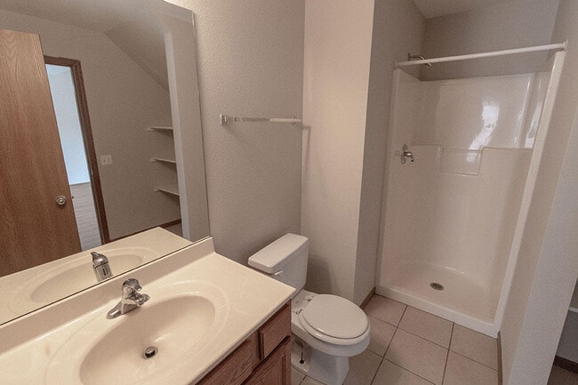 Building Photo - 3611 Zinnia Dr