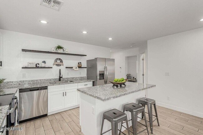 Building Photo - 5236 S 13th Pl