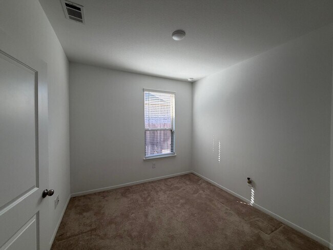 Building Photo - 14731 Maple Pond Pl