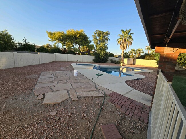 Fenced Pool - 4912 E Waltann Ln