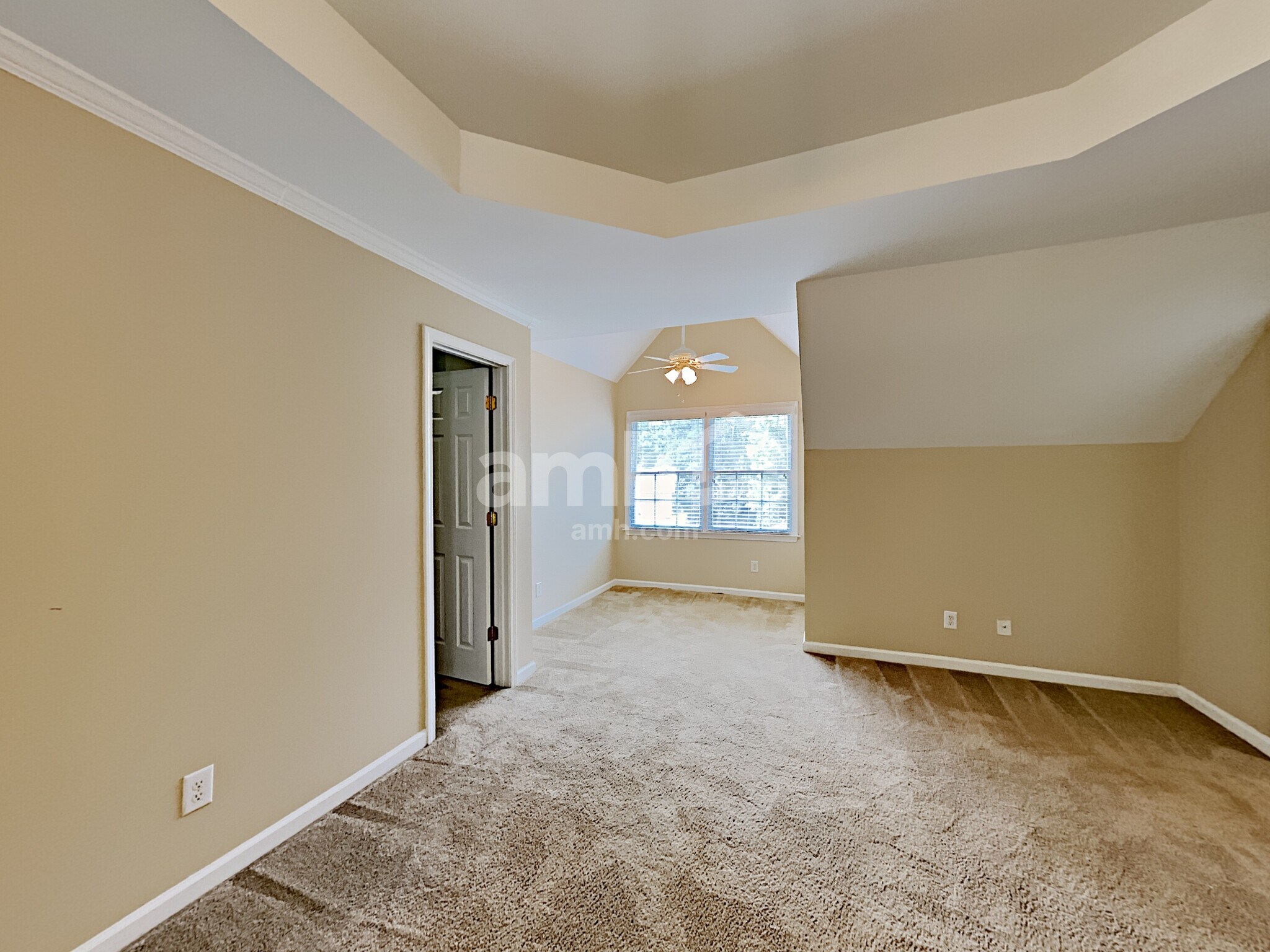 Building Photo - 3305 Maple Terrace Dr