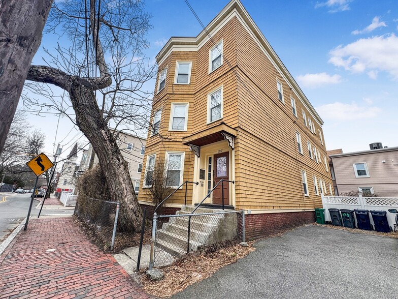 Building Photo - 107 Columbia St
