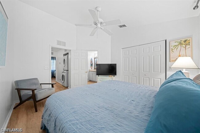 Building Photo - 10039 Poppy Hill Dr