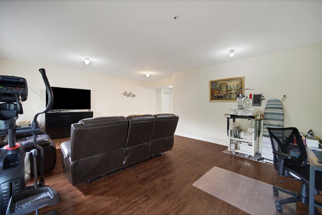 Building Photo - 439 Bay Tree Cir