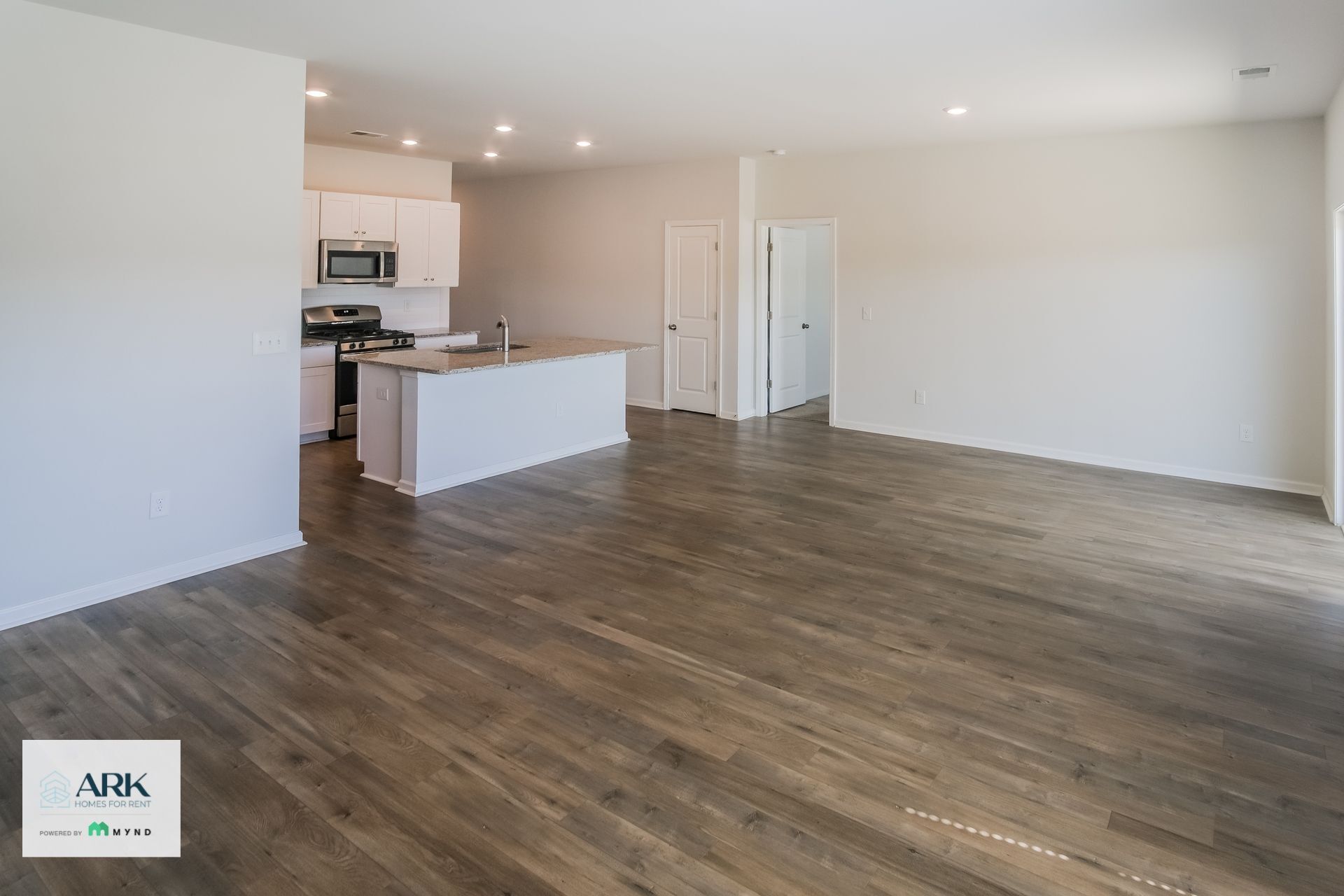 Building Photo - 700 Watercliff Dr
