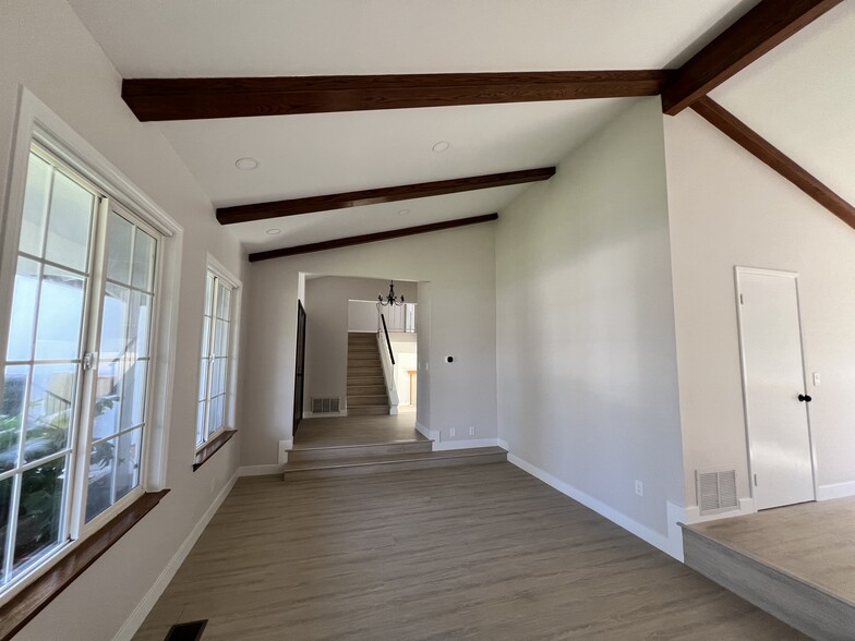 Building Photo - 322 Avenida Nogales