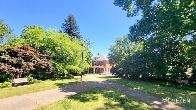 Building Photo - 1221 Westview Ln