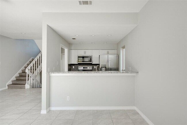 Building Photo - 801 Grassy Knoll