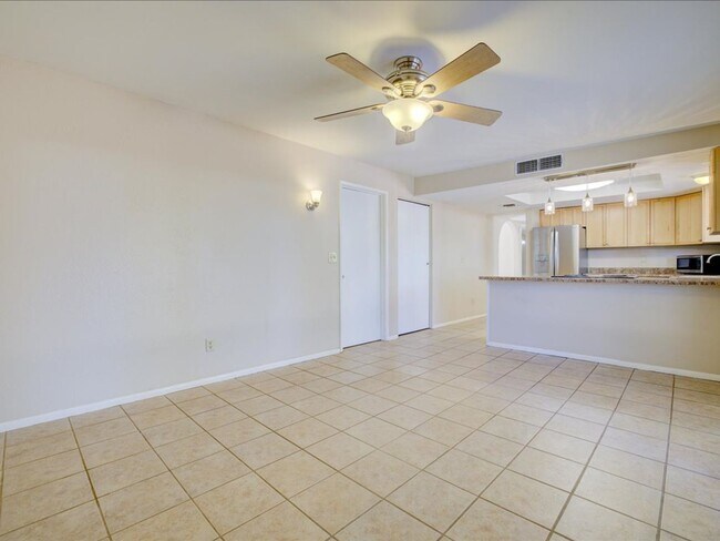 Building Photo - 3 Bedroom 2 Bathroom