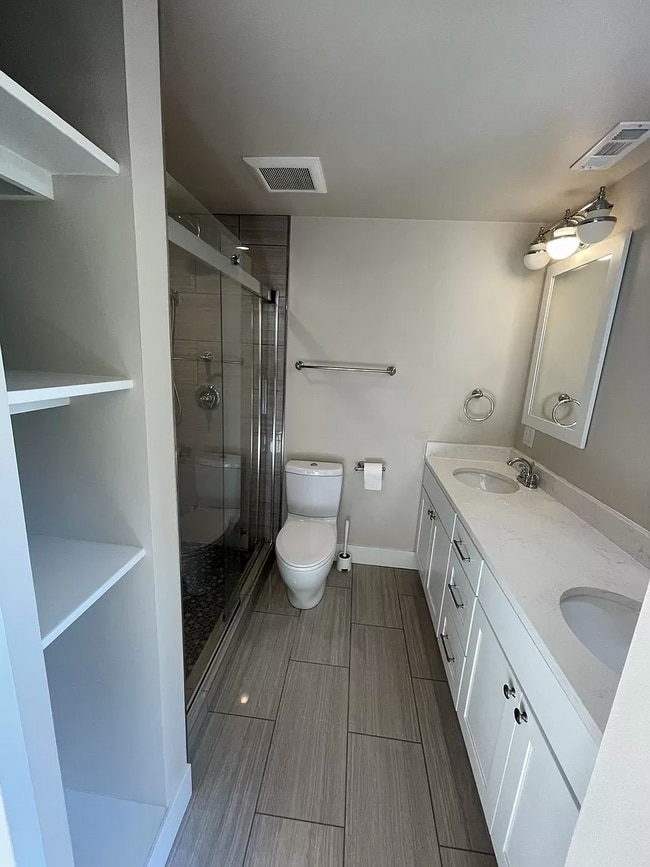 Building Photo - 1144 N 160th St