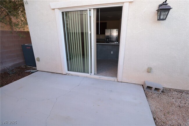 Building Photo - 5940 Feral Garden St