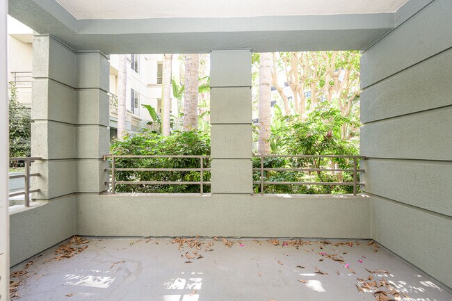Building Photo - 2253 Martin