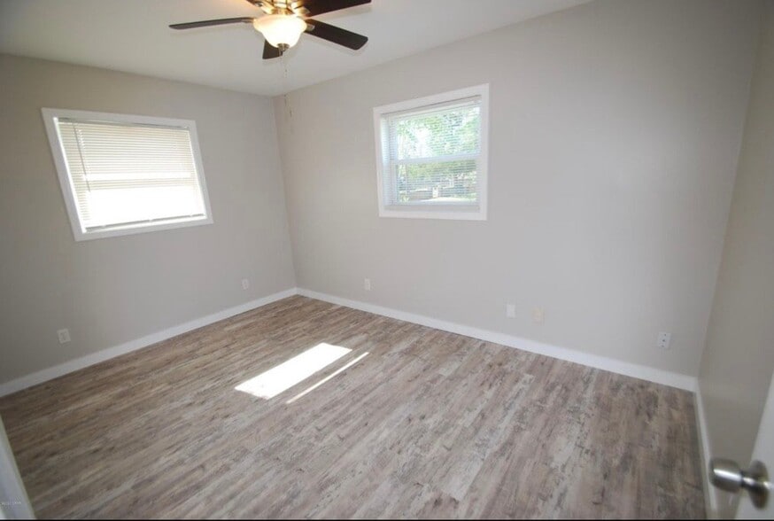 Building Photo - 1710 Drake Ave