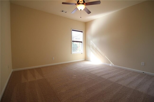 Building Photo - 13294 Kemper Rd