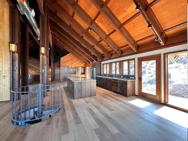 Building Photo - 10747 SW Mintken Ln