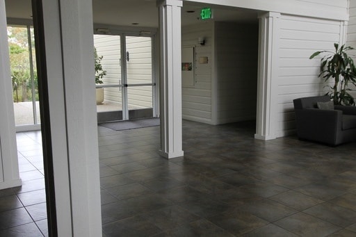 Building Photo - EPIC REA-AZARI PM: Condo w/Parking & Commu...