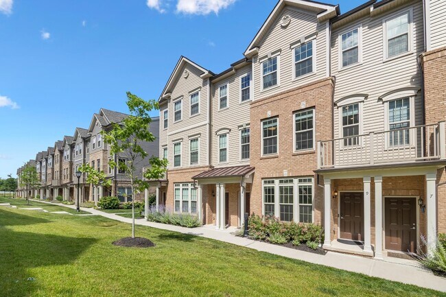 Building Photo - 11 Leahy Dr