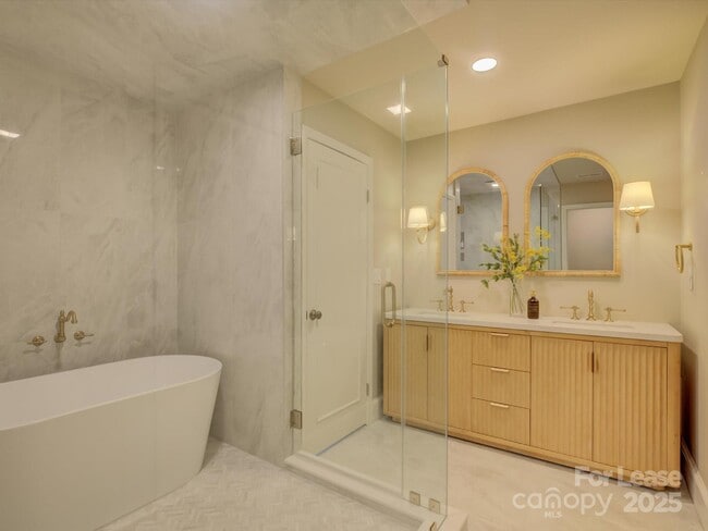 Building Photo - 2016 Wedgedale Dr