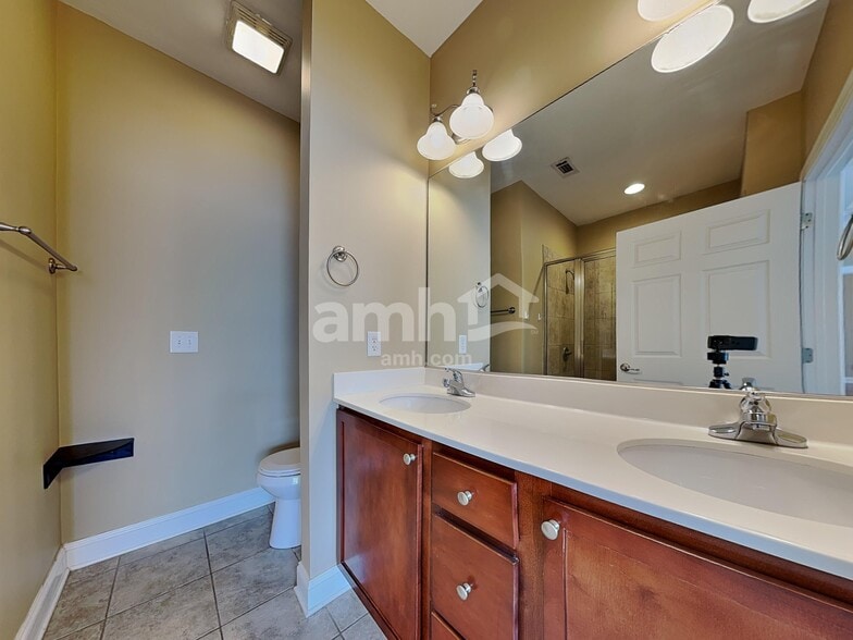 Building Photo - 1729 Bonnie Roach Ln