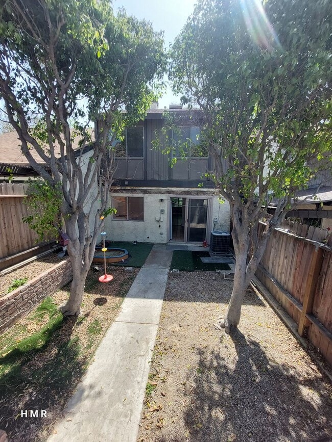 Building Photo - 3 bedrooms 3 baths in San Dimas Glenwood T...