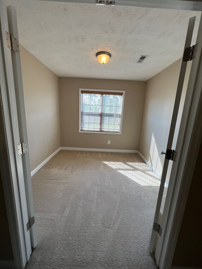 Building Photo - Stunning 4 Bed, 2.5 Bath Home in Cameron