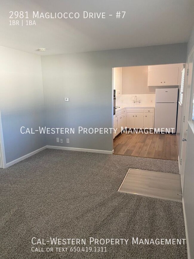 Building Photo - Spacious upstairs 1 bedroom apartment near...