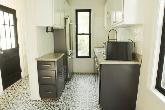 Kitchen - IMG 2 - 8 Richdale Ave
