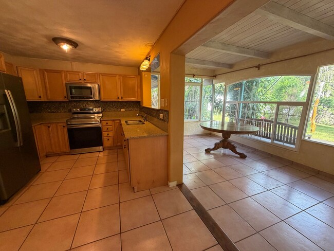 Building Photo - 465 Haiku Rd