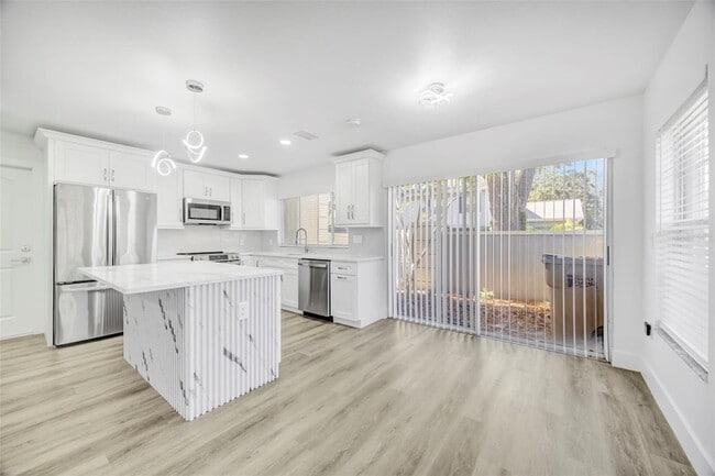 Building Photo - 11728 Raintree Dr